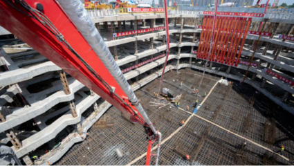 高度近500米的南京标志性建筑 完成3.38万立方米大底板混凝土浇筑