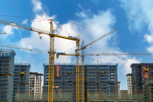塔吊施工安全生产工地封顶大吉建筑摄影图 摄影图